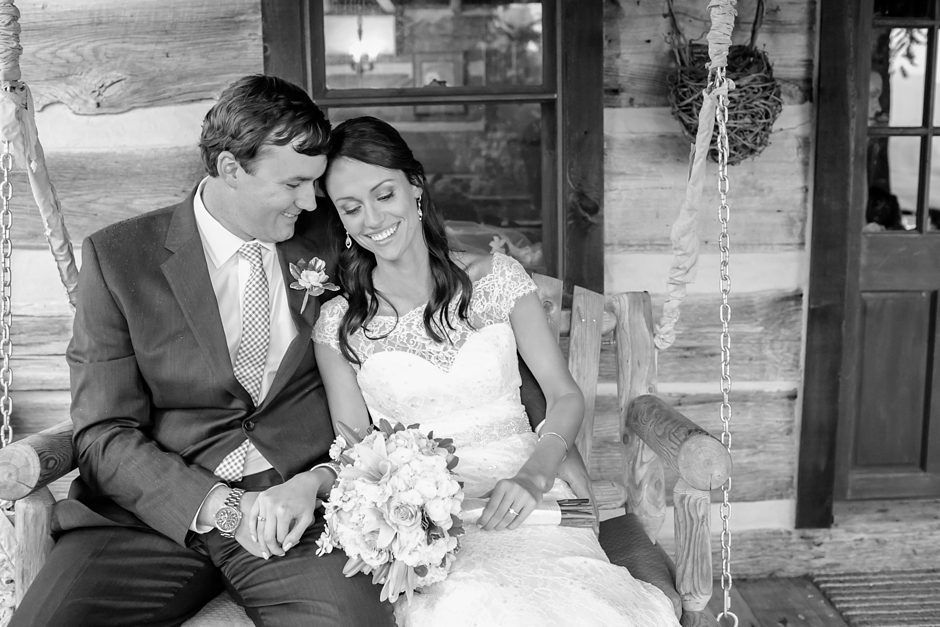 30A-Delfosse-Vineyards-Winery-Wedding-Charlottesville-Virginia-Photographer-Lindsey-Chris-1144