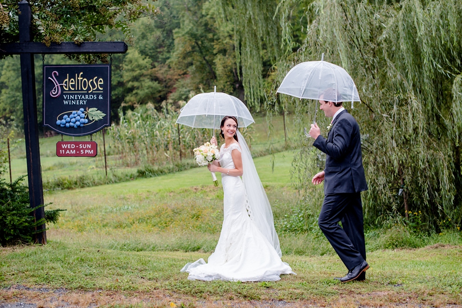 4A-Delfosse-Vineyards-Winery-Wedding-Charlottesville-Virginia-Photographer-Lindsey-Chris-1301