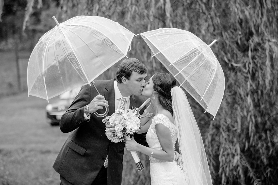7A-Delfosse-Vineyards-Winery-Wedding-Charlottesville-Virginia-Photographer-Lindsey-Chris-1080