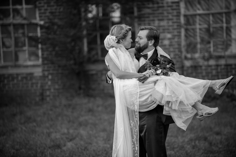 16A-Vintage-Carnival-Wedding-Fredericksburg-Virginia-Photographer-Maggie-Doug-1455