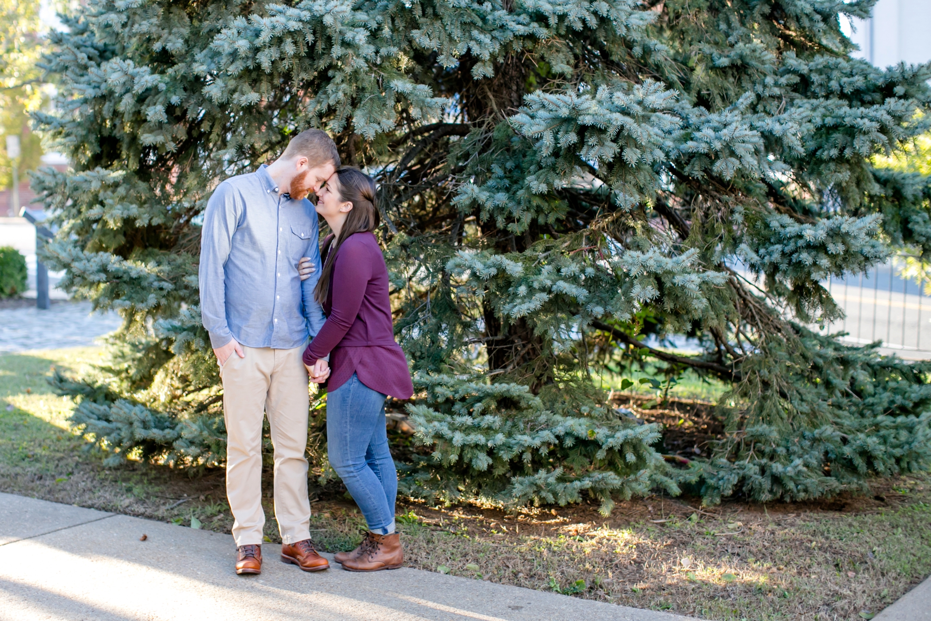 17downtown-fredericksburg-virginia-engagement-session-sarah-and-russell-1029