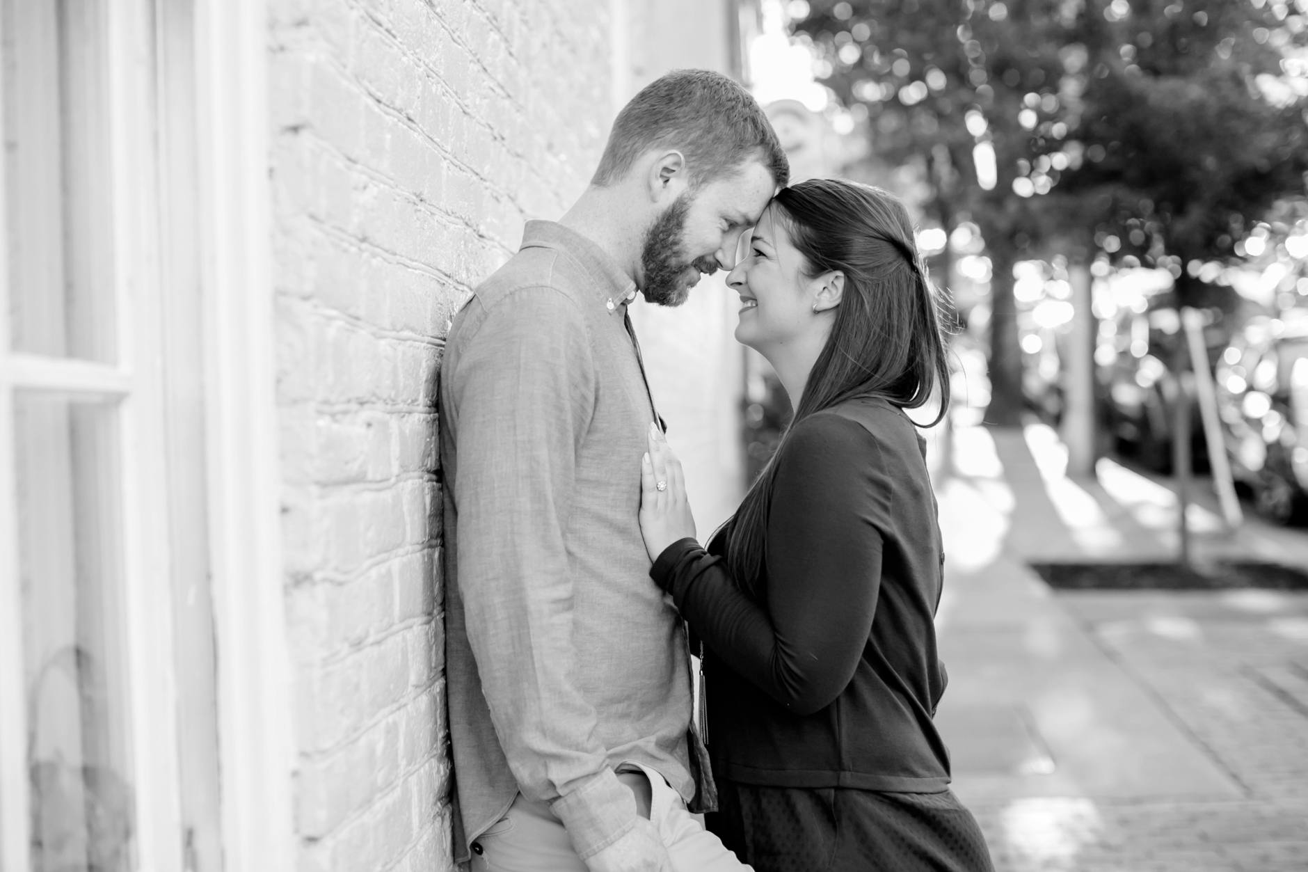 4downtown-fredericksburg-virginia-engagement-session-sarah-and-russell-1007